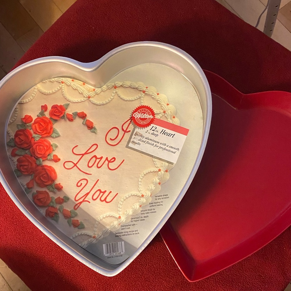 Wilton Heart-Shaped Cake Pan Set with plastic heart dish